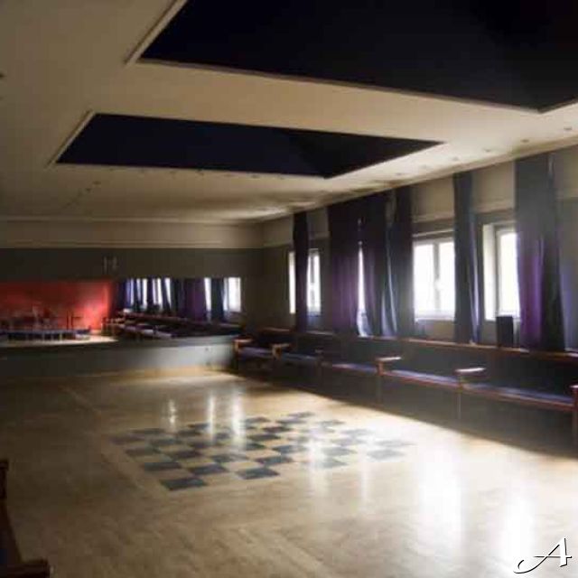 Semafor žurka - prazna plesna sala