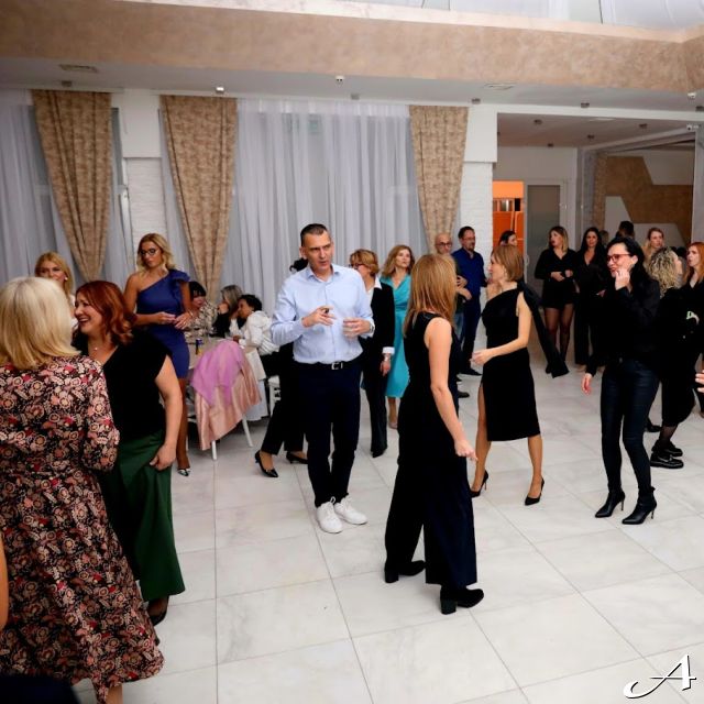 Restoran Košutnjak Lux - gosti na zabavi