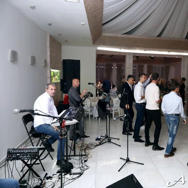 Restoran Košutnjak Lux - bend i gosti