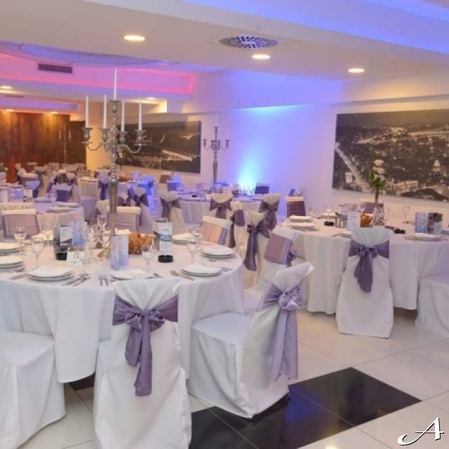 Doček Nove godine - elegantno dekorisan restoran