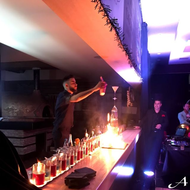 Restoran Harmonija - barmen pravi koktele
