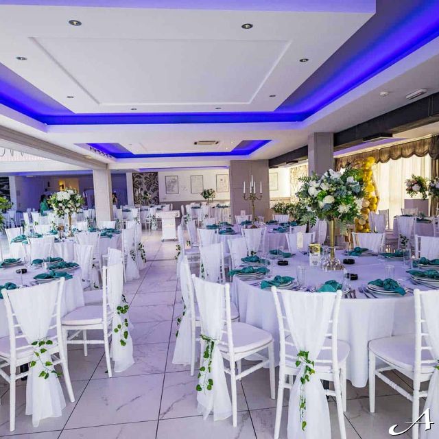 Doček Nove godine - elegantno dekorisan restoran