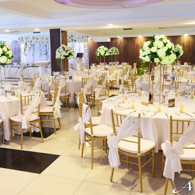 Restoran Azzaro Black Club - glamurozno dekorisane stolove
