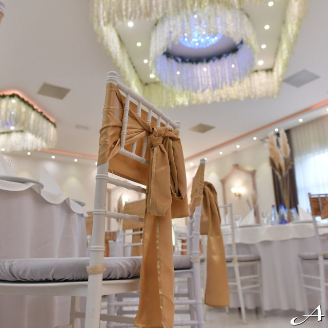 Event centar - dekorisane stolice