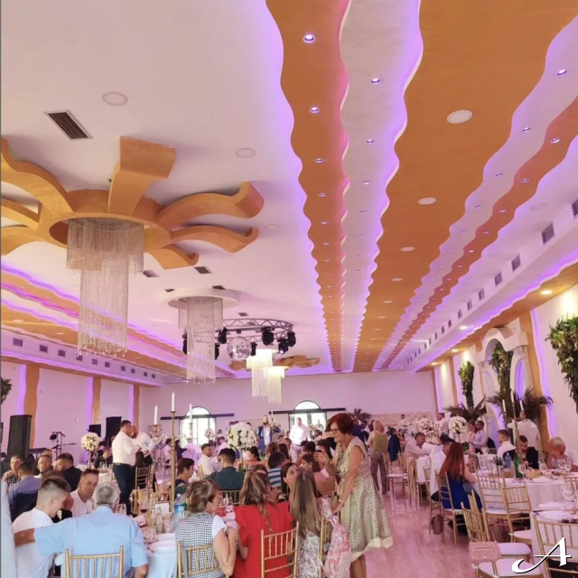 Event centar - ljudi na proslavi