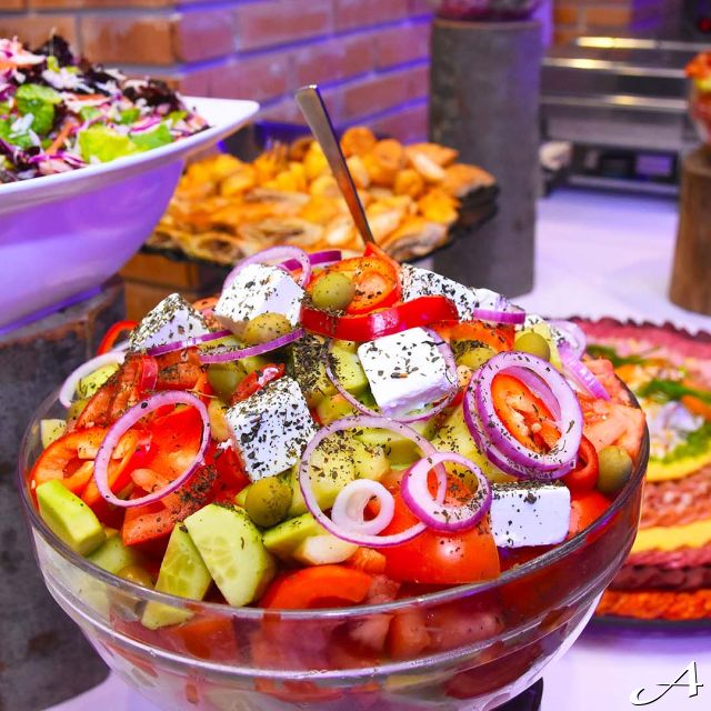 Restoran Azzaro Green Club - salate u činiji