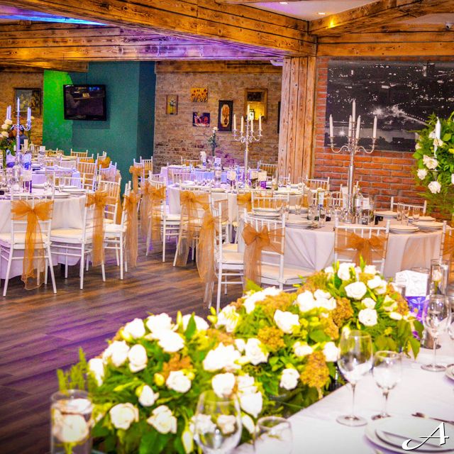 Restoran Azzaro Green Club - dekorisani stolovi