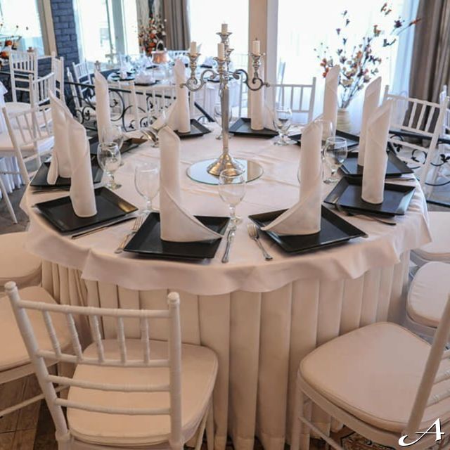 Restoran Princ - sto sa dekoracijom