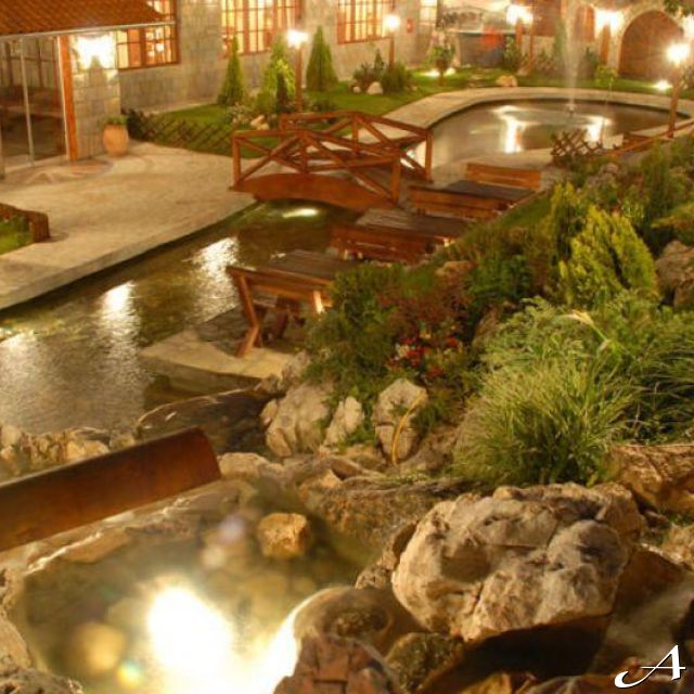 Hotel Balašević - osvetljeni baštenski prostor