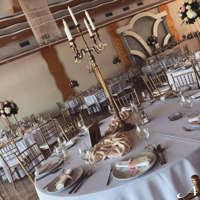 Event centar - elegantno dekorisane stolove