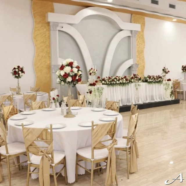 Event centar - dekorisane stolice i stolovi
