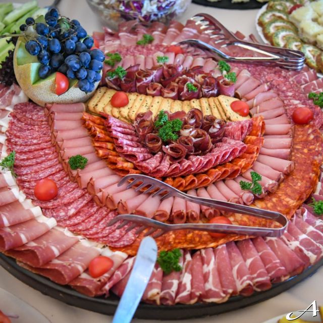 Svečani doček - tanjir sa hladnim narescima